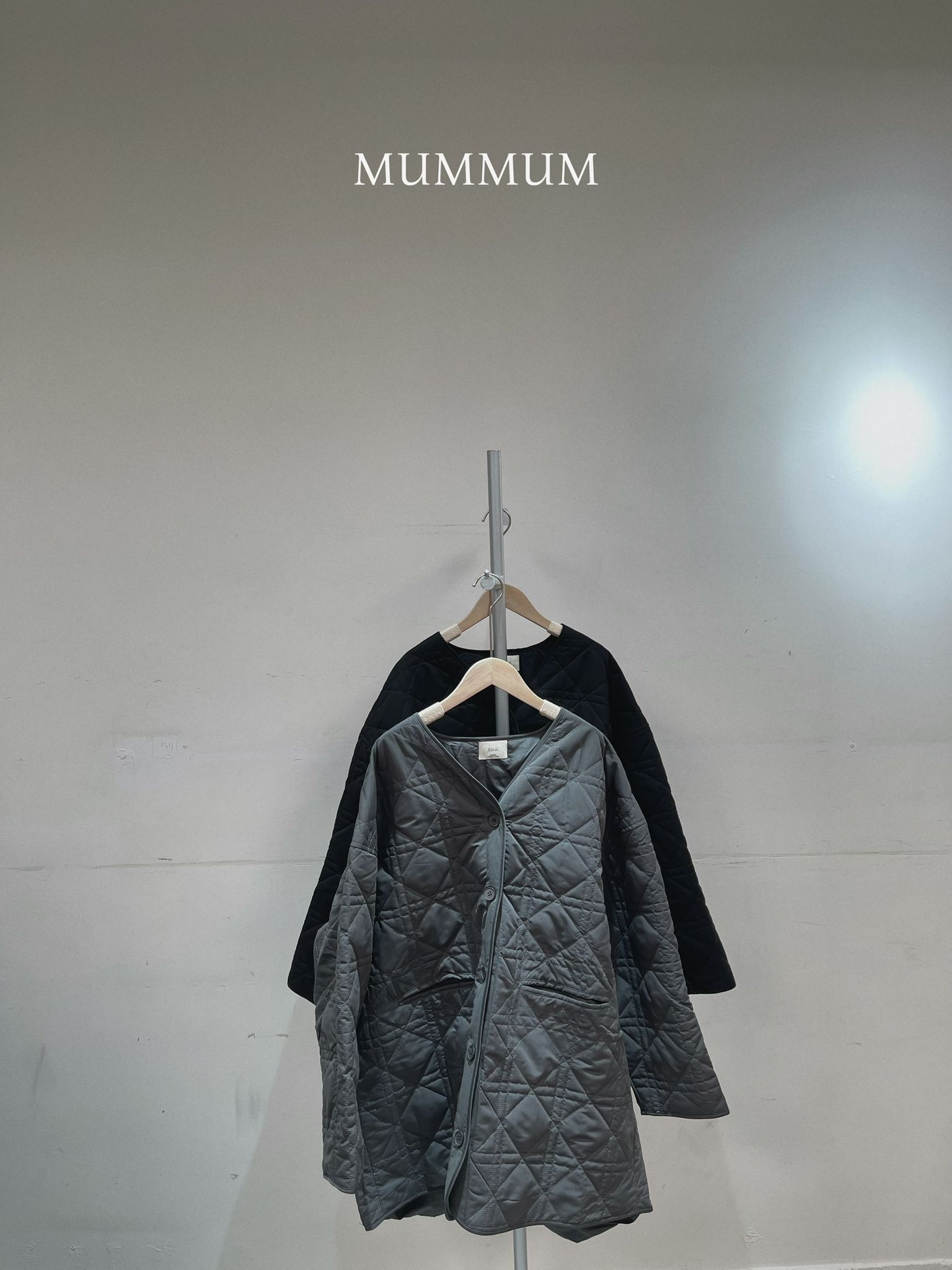 0212916a/菱格V領鈕扣外套 54/54/31