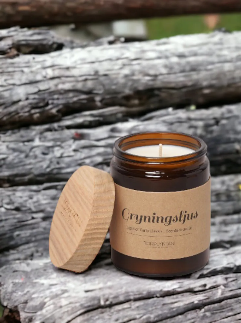 Torplyktan-曙光，厚實橡木和蘋果元素賦予香味不同層次，橙花則增添了圓潤舒緩氣息