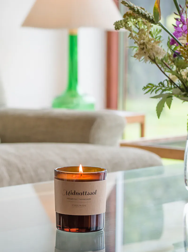 Torplyktan-永畫,葡萄柚和漿果散發出清新的香味,玫瑰水和乾燥玫瑰花瓣帶來柔和的花香