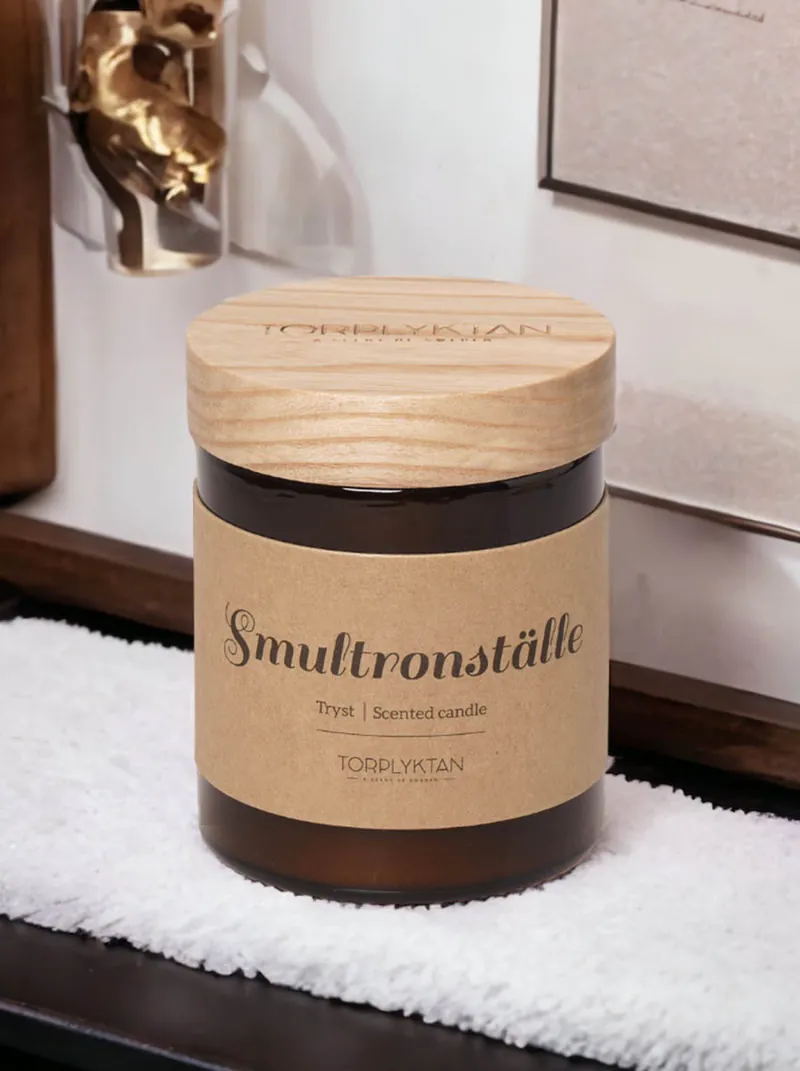 Torplyktan-秘密森林,小蒼蘭與牡丹帶來平靜與歡愉。為春天帶來一股幸福的香氣。