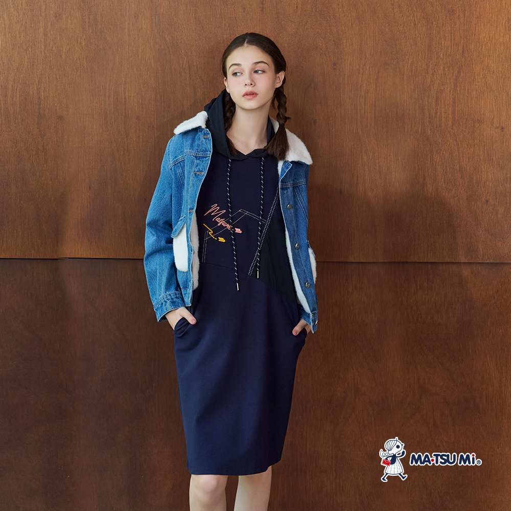 MA‧TSU Mi 休閒感異材質拼接連帽立體繡花洋裝(深藍)