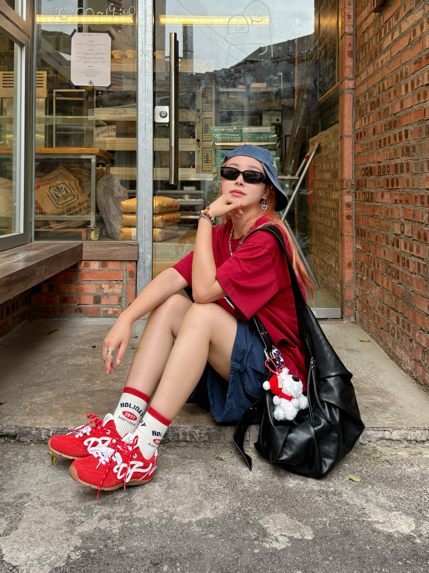 代購-小眾品牌 慵懶 褶皺設計 皮革 餃子包 斜背包  黑色