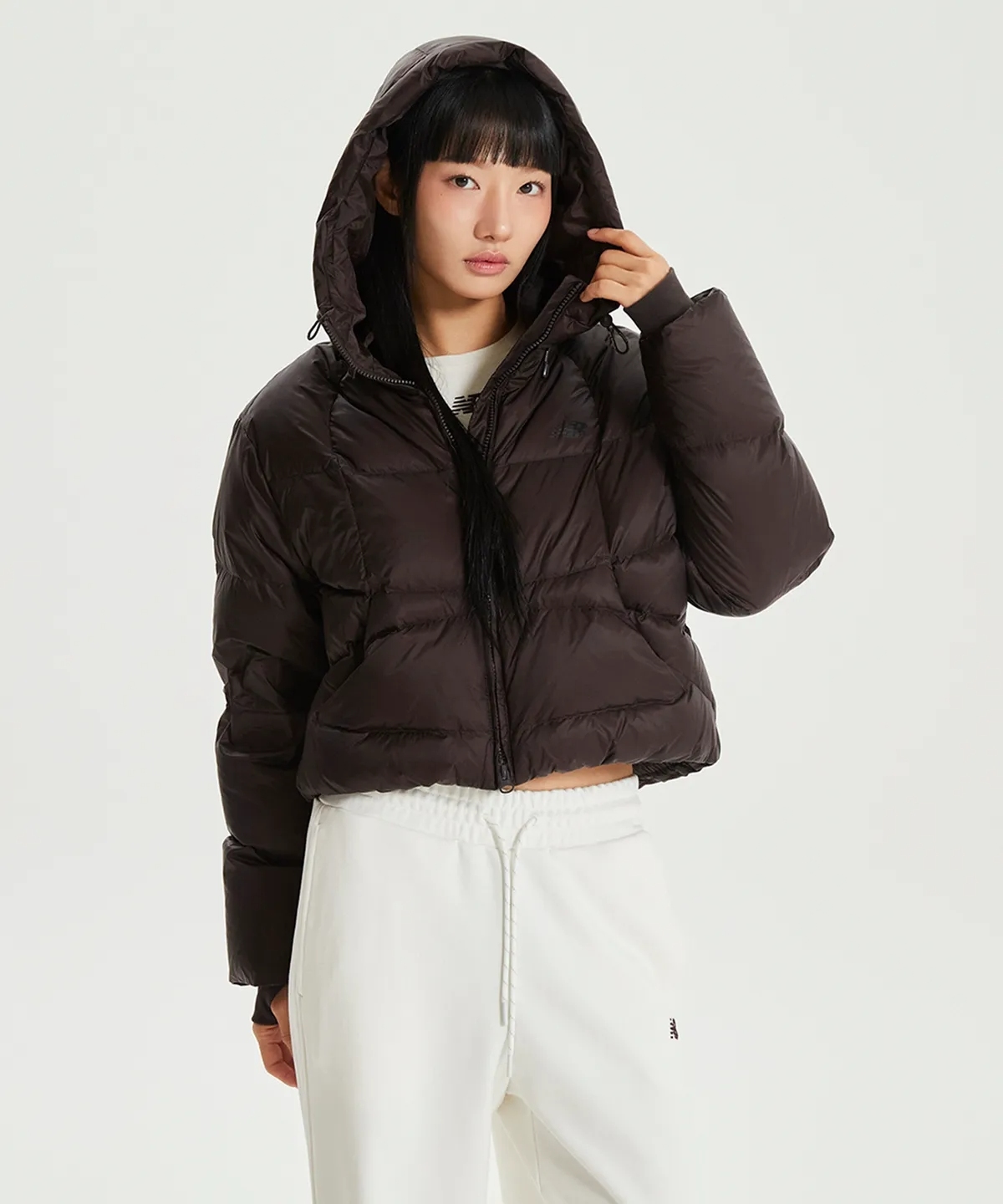 代購】NEW BALANCE WOMEN NBNPF4W072 WINTER同款 – 女款輕量短版連帽羽絨外套