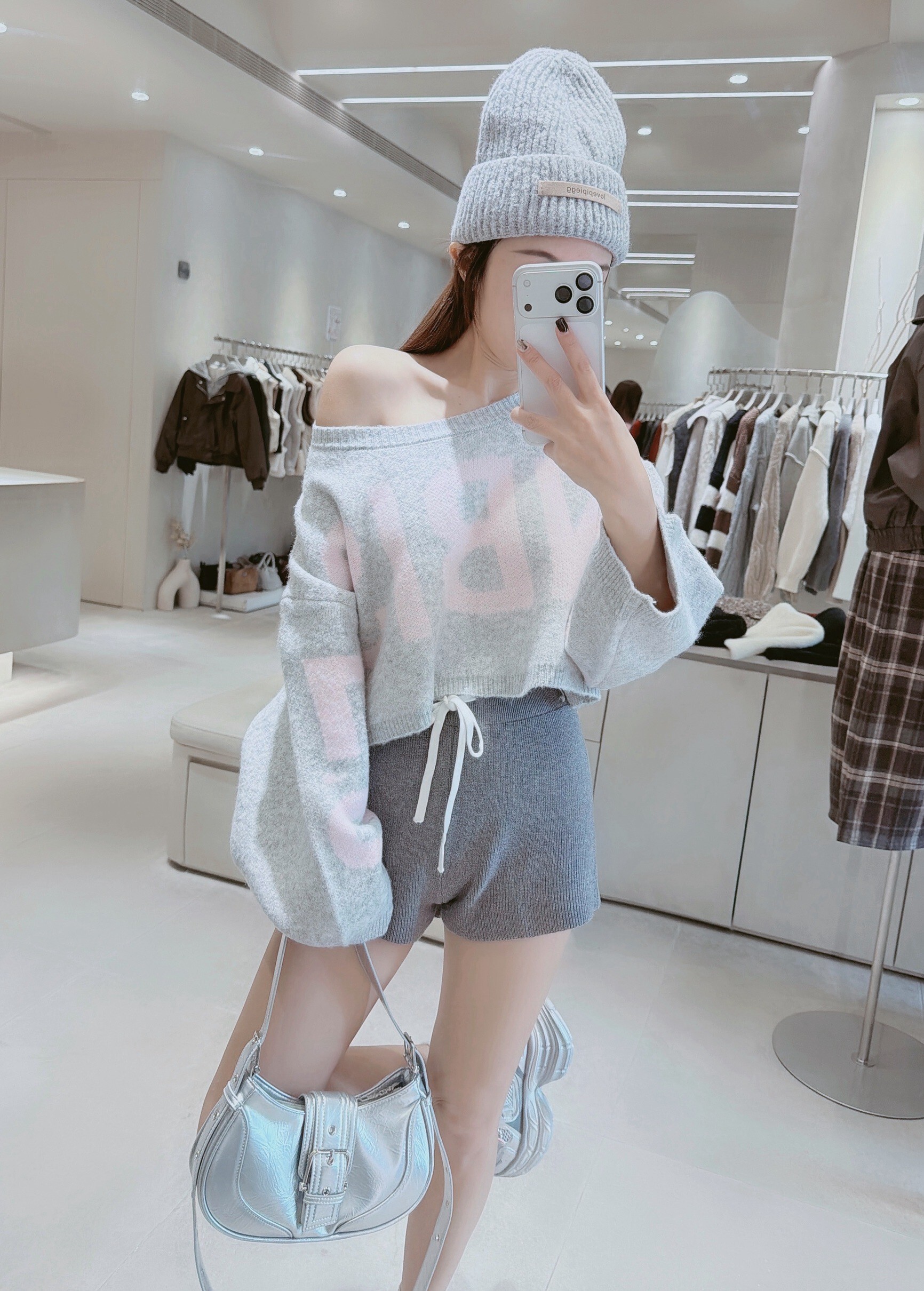 大字母配色短版針織毛衣