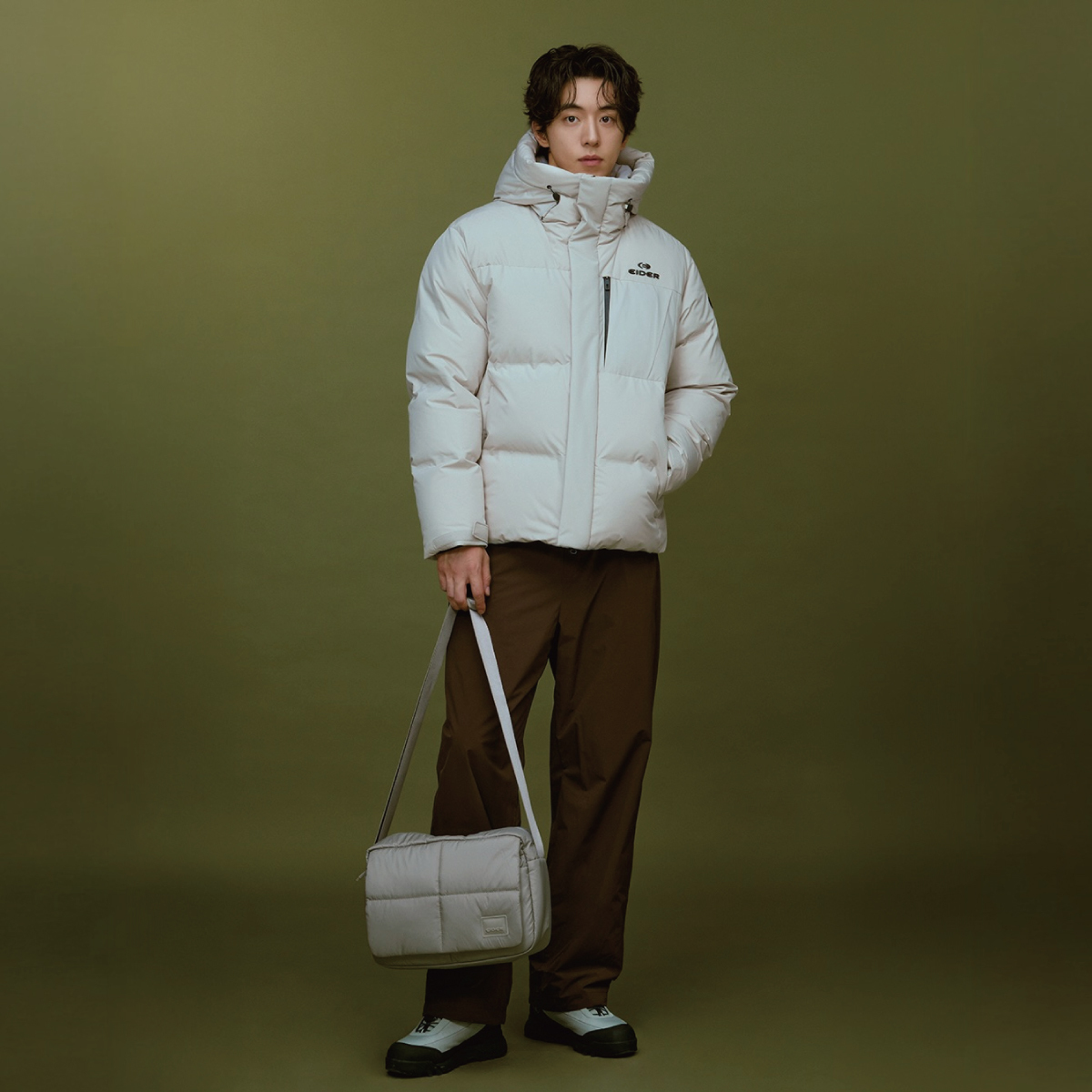 【EIDER】FOGNI 方格雲朵側背包/25EDUU25B50-[灰駝、經典黑]