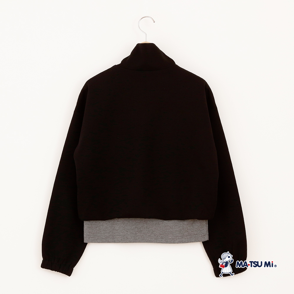 MA‧TSU Mi 半拉鍊領口字母繡花上衣(黑.深灰)