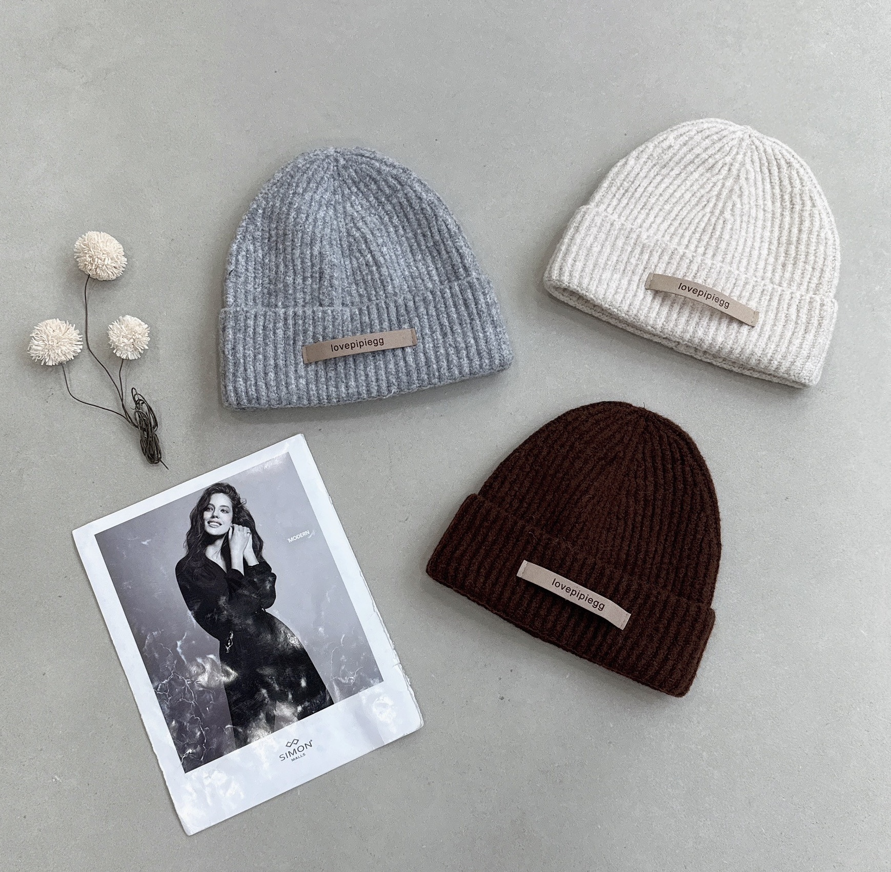 卡其字母標籤針織毛帽