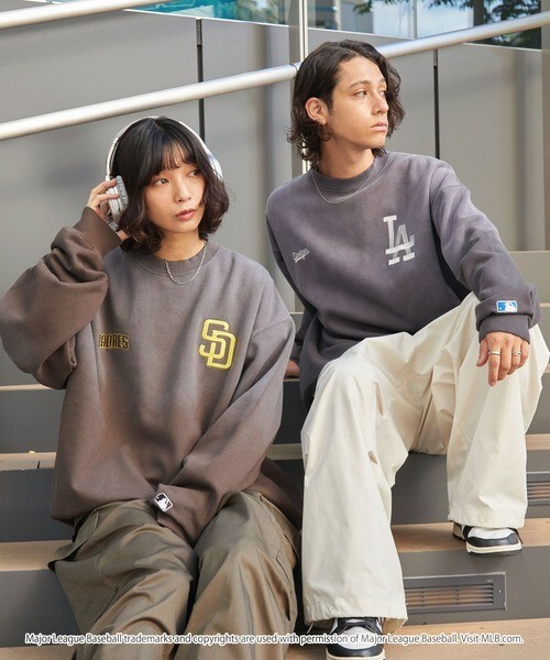 iSNEAKERS｜MLB  Oversized Gradient Sweatshirt 漸層抓絨大學T 3色