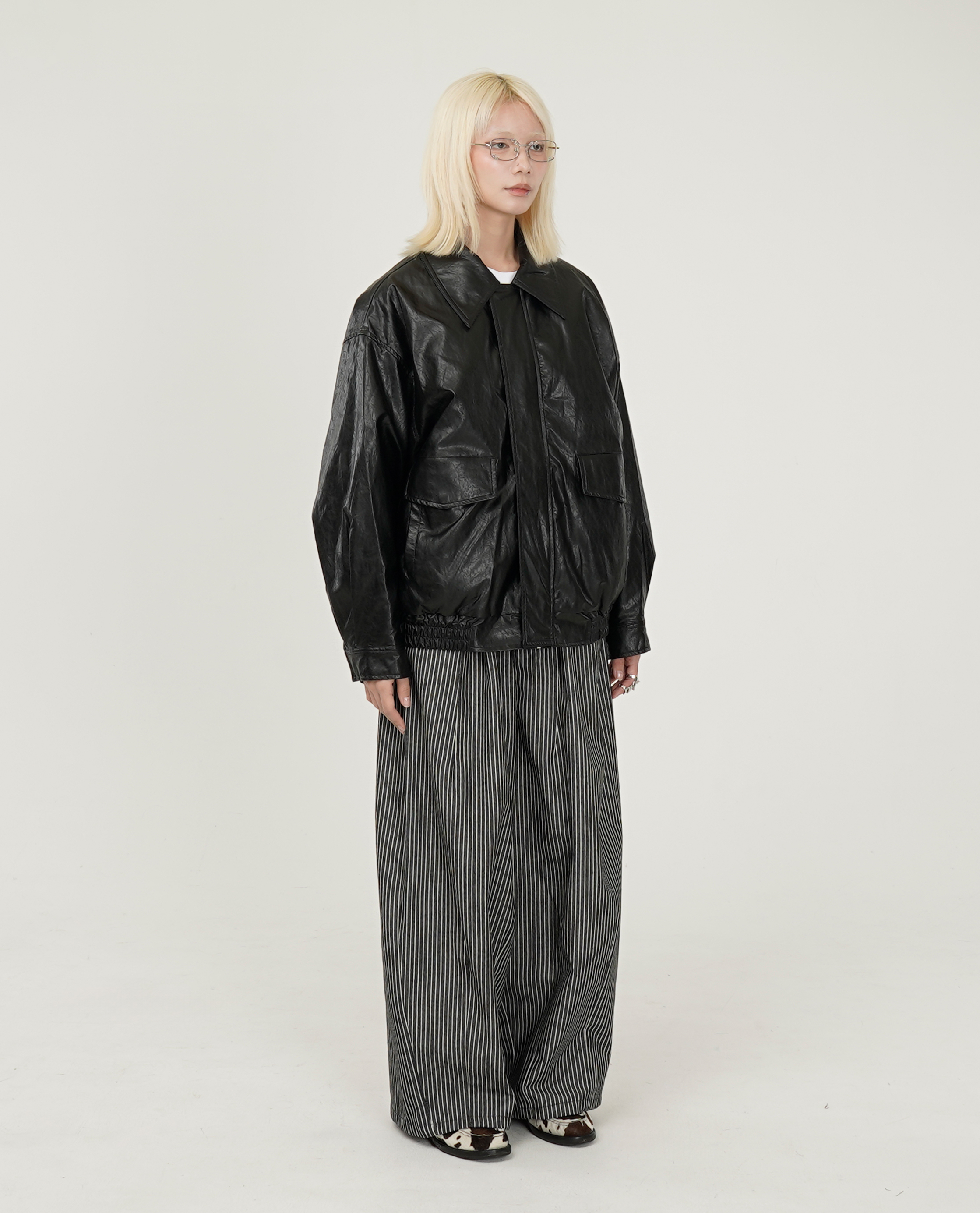 大口袋落肩合成皮外套