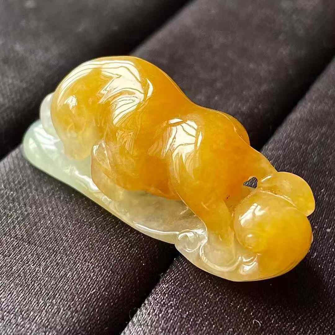 11225543 翡翠冰種黃牛牛吊墜