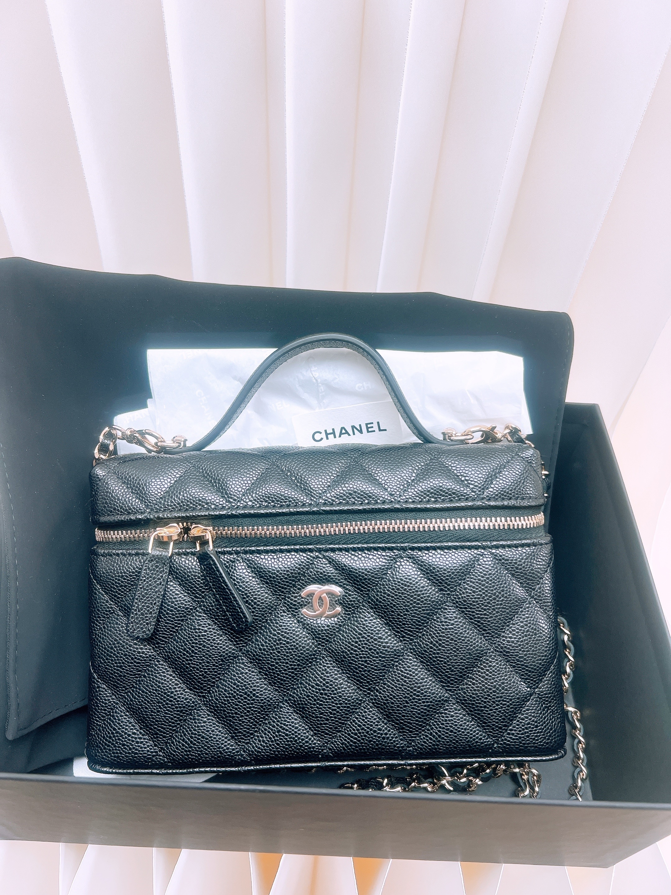 *Unused* Chanel lp vanity (black caviar GHW)