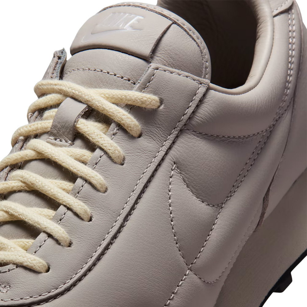 Nike Daybreak SP Moon Particle Light Bone 炭黑椰奶 IO4865-020