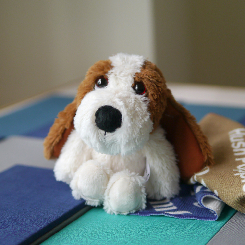 8" 裝無辜巴吉度玩偶