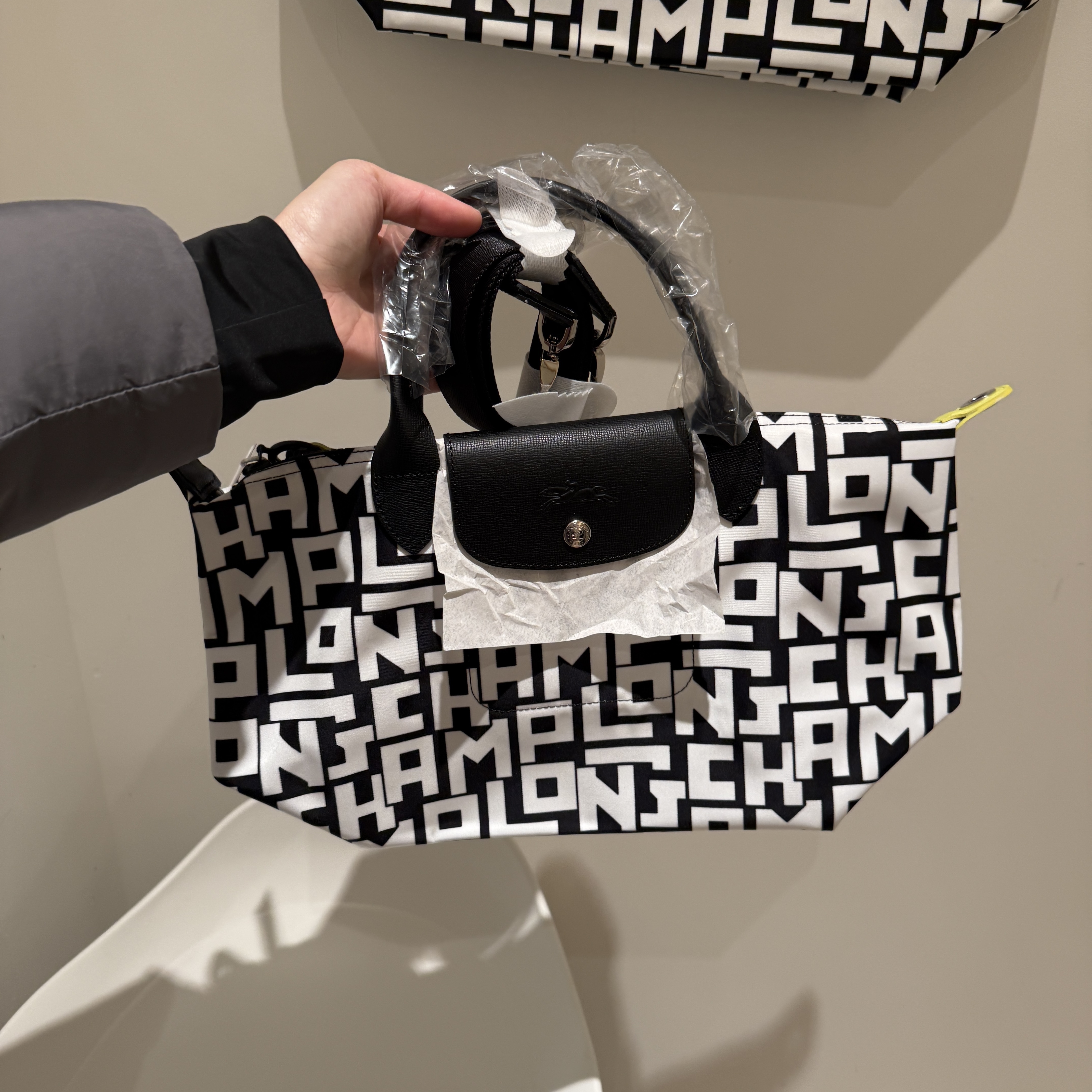 Longchamp Logo pattern Small tote bag black and white L1512