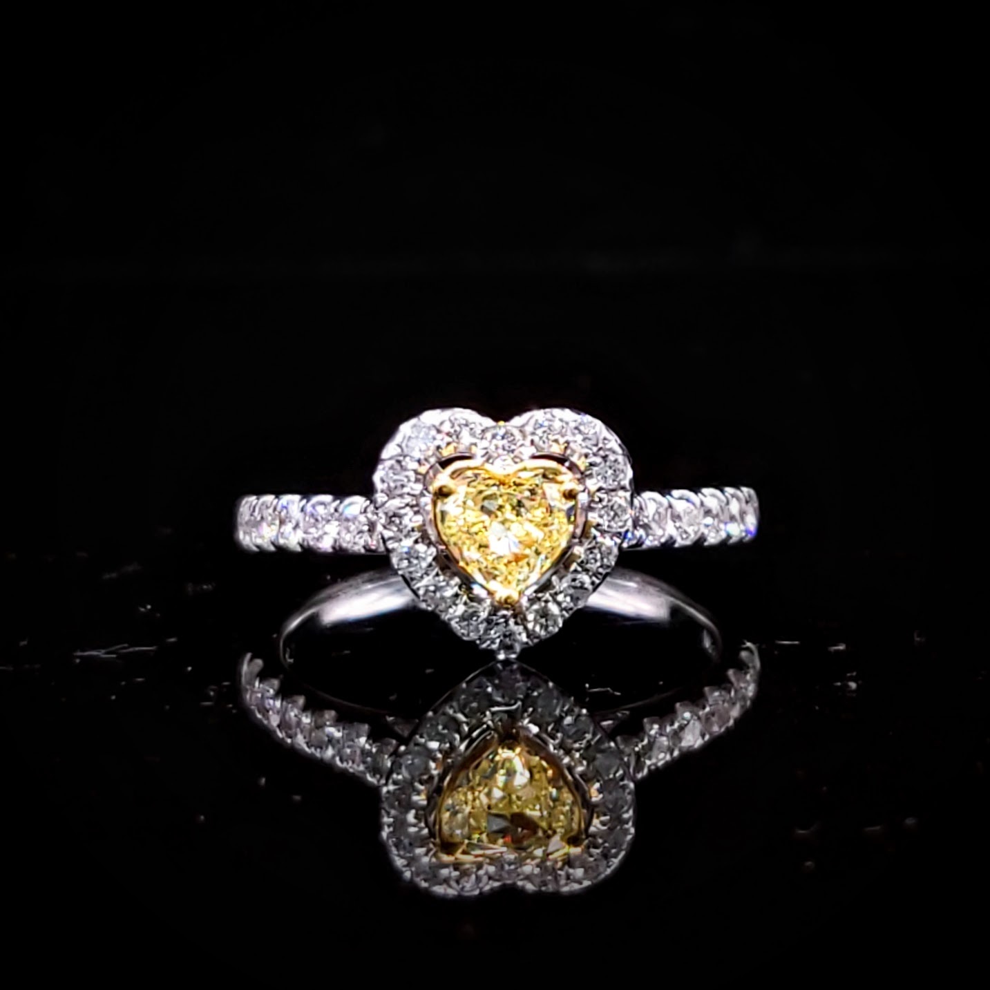 全新18K金【單粒37份心形彩黃鑽】配小鑽共78份鑽石戒指