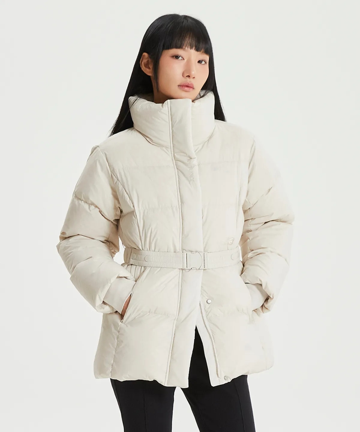 【代購】NEW BALANCE WOMEN NBNPF4W082 Flying Mid-Length Down 女款中長版羽絨外套 – 保暖輕盈都市款