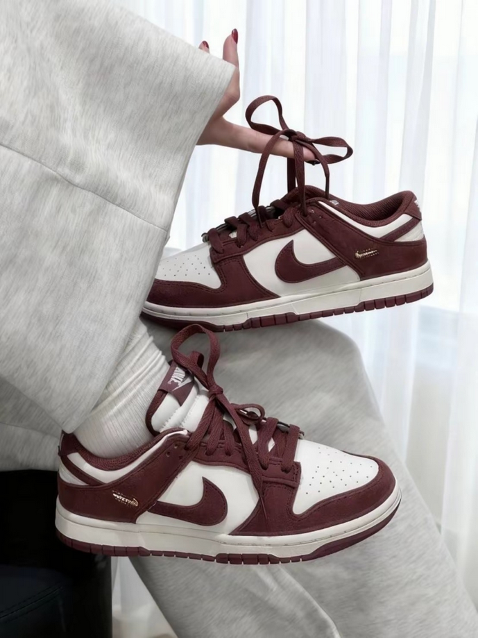 【預訂】NIKE DUNK LOW 小金剔麂皮巧克力拿鐵-WOMEN