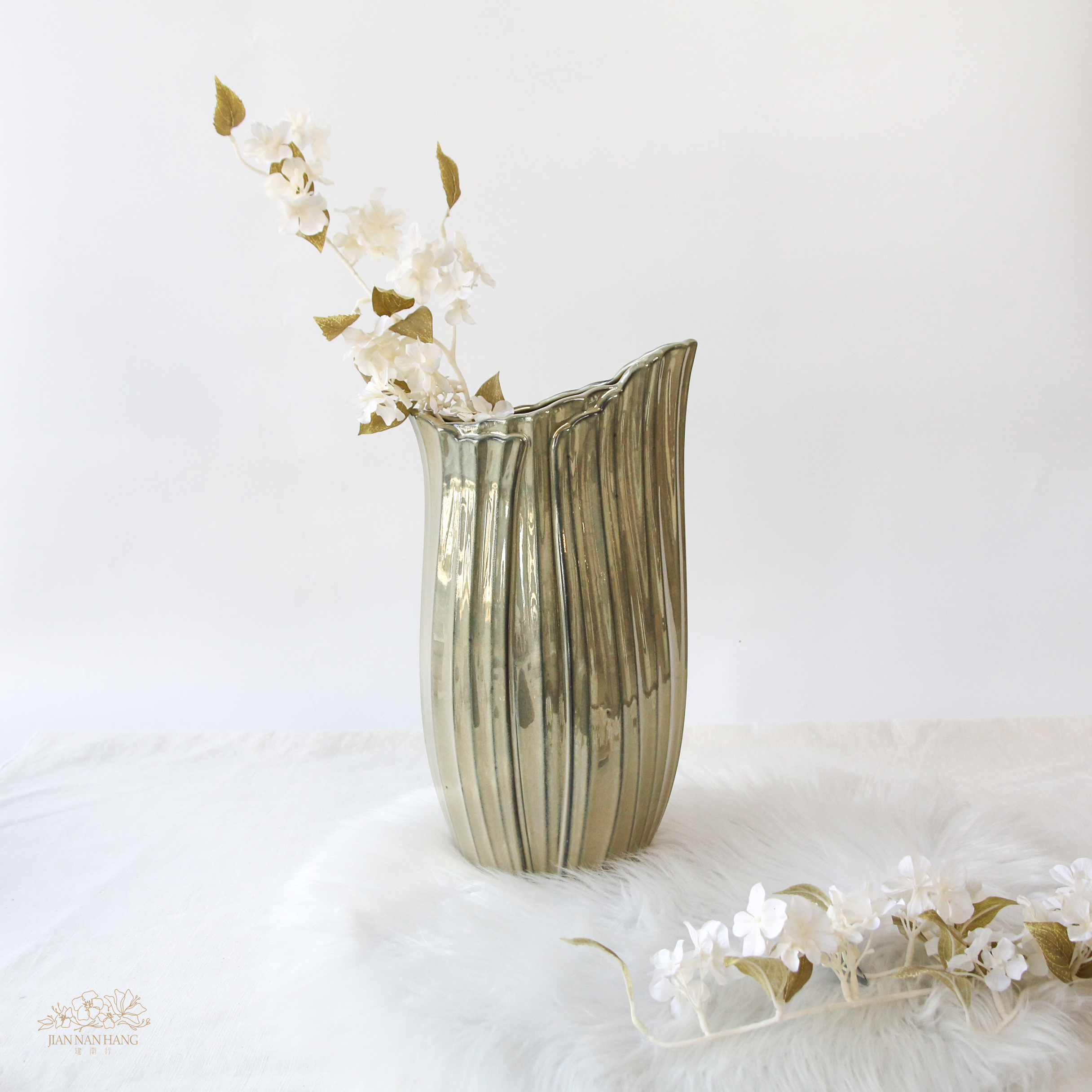 陶瓷花器 人魚公主 米黃