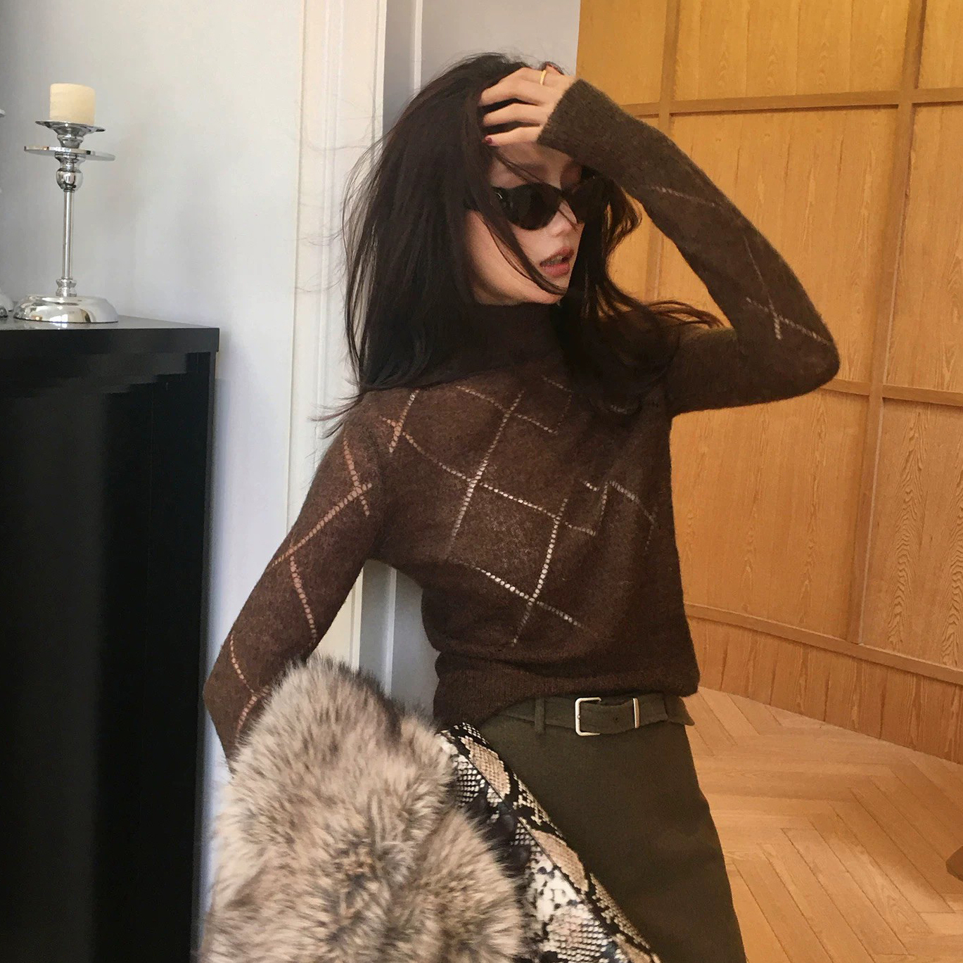 透膚菱格紋線條感高領針織毛衣-S-L / 2色 (Elegant & Love)