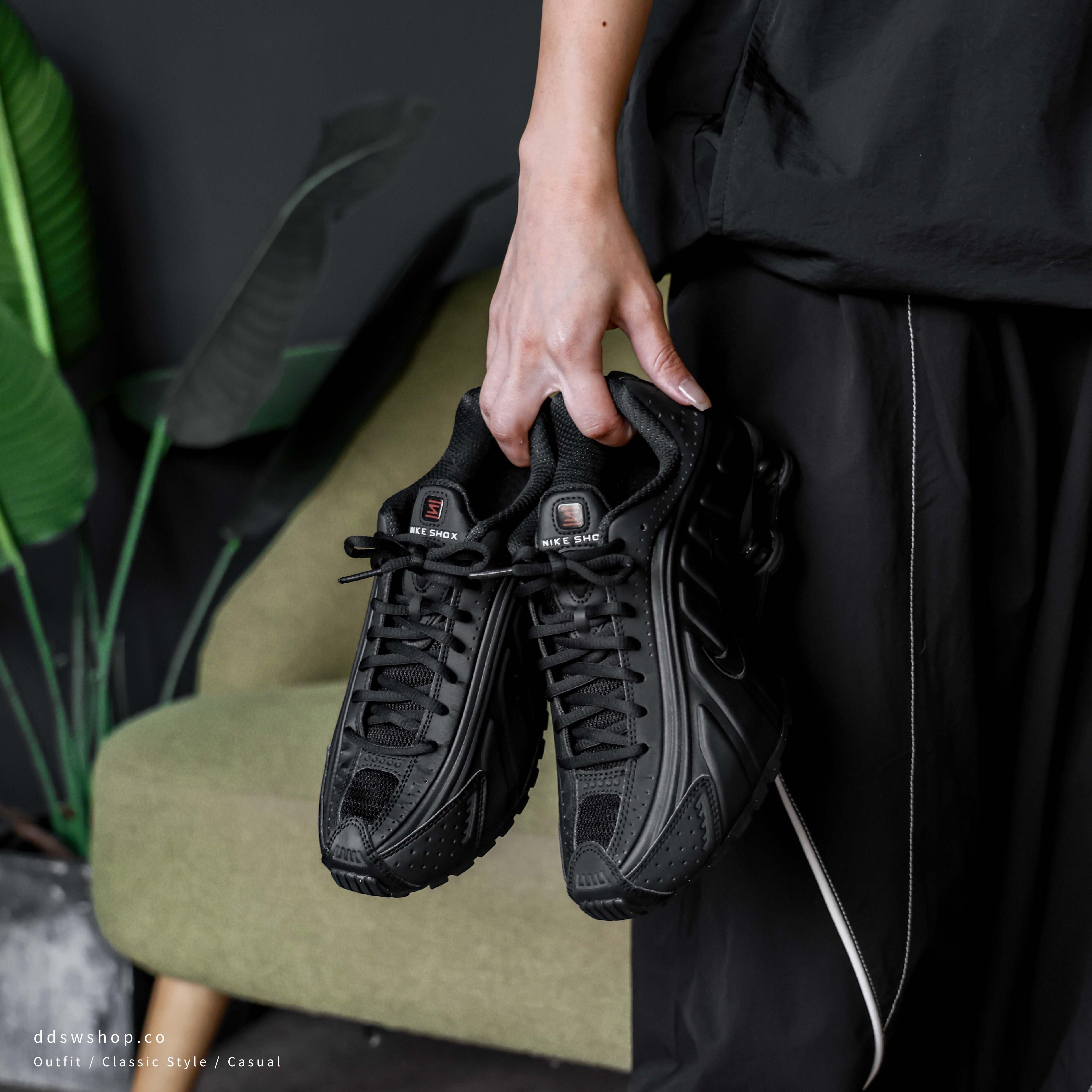 "調貨" NIKE Shox R4 Wmns "Triple Black" 黑武士彈簧女鞋  AR3565-004