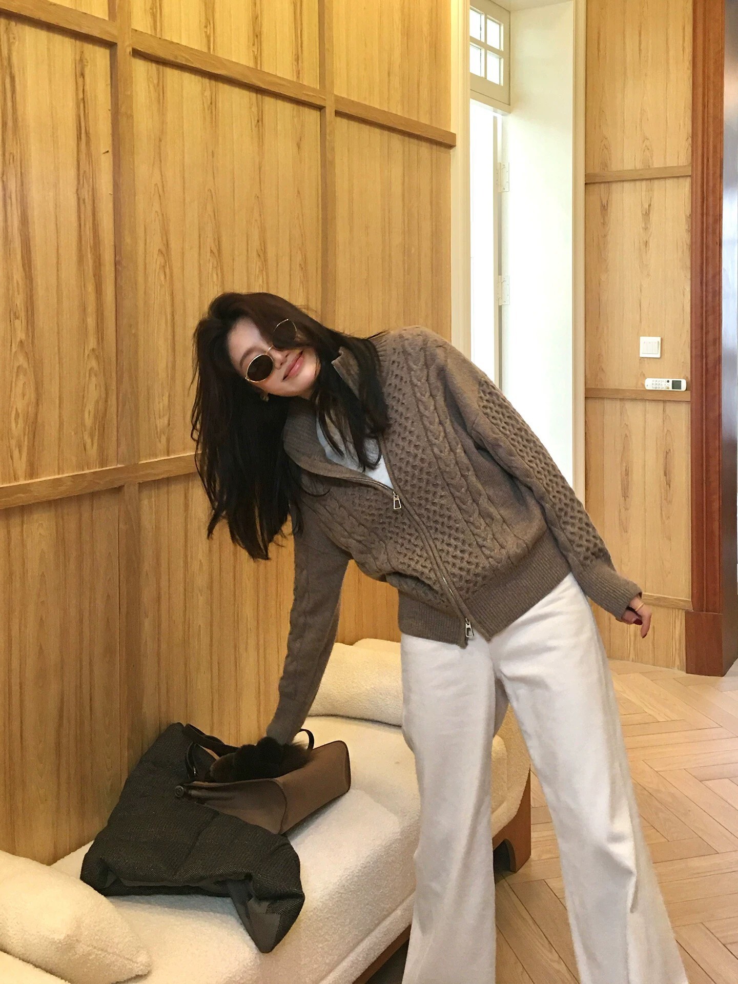 摩卡棕鬆餅格紋拉鍊針織毛衣外套-S-L (Elegant & Love)