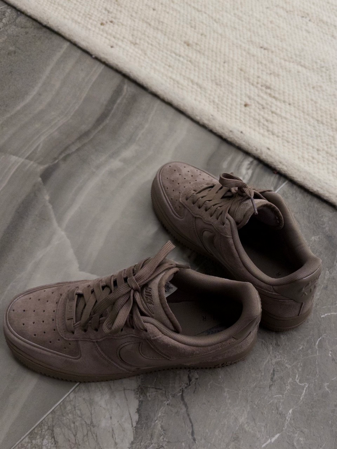 【預訂】NIKE AIR FORCE 1 07 絲絨 麂皮可可 -WOMEN