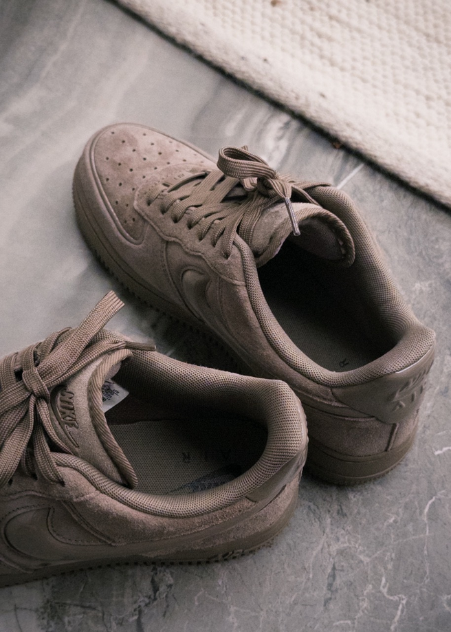 【預訂】NIKE AIR FORCE 1 07 絲絨 麂皮可可 -WOMEN