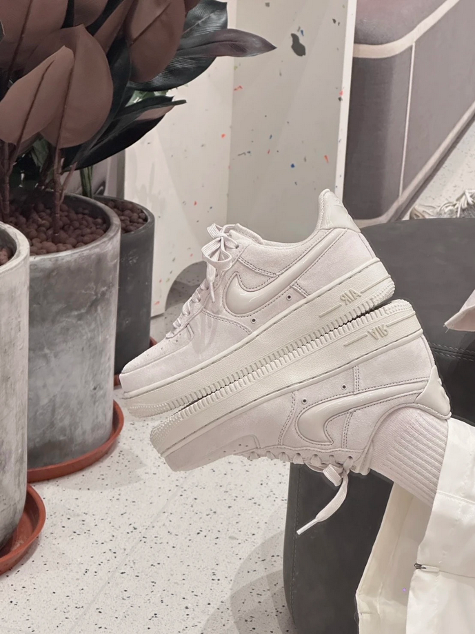 【預訂】NIKE AIR FORCE 1 07 絲絨 麂皮奶灰白 -WOMEN