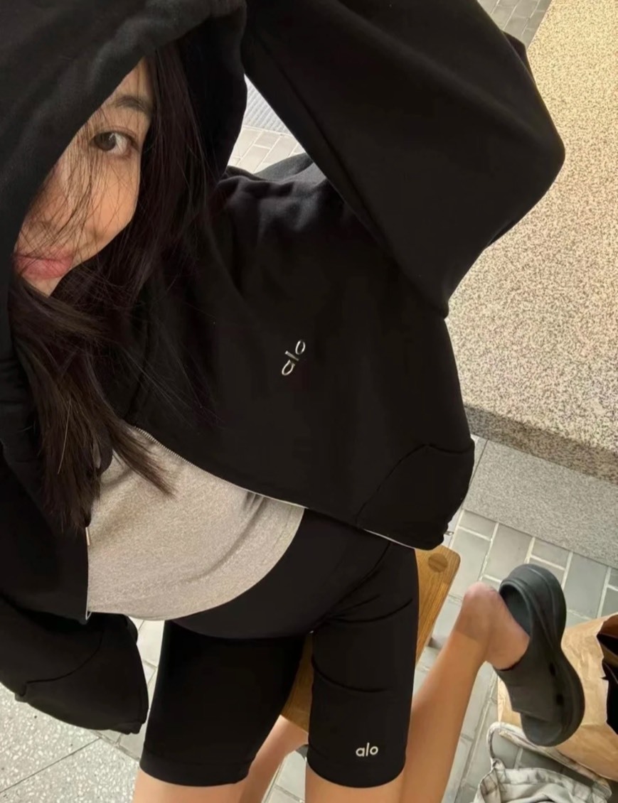 <黑五限定大特價-優惠隨時結束> alo Accolade 左胸銀字小logo 拉鍊 黑色 連帽 外套