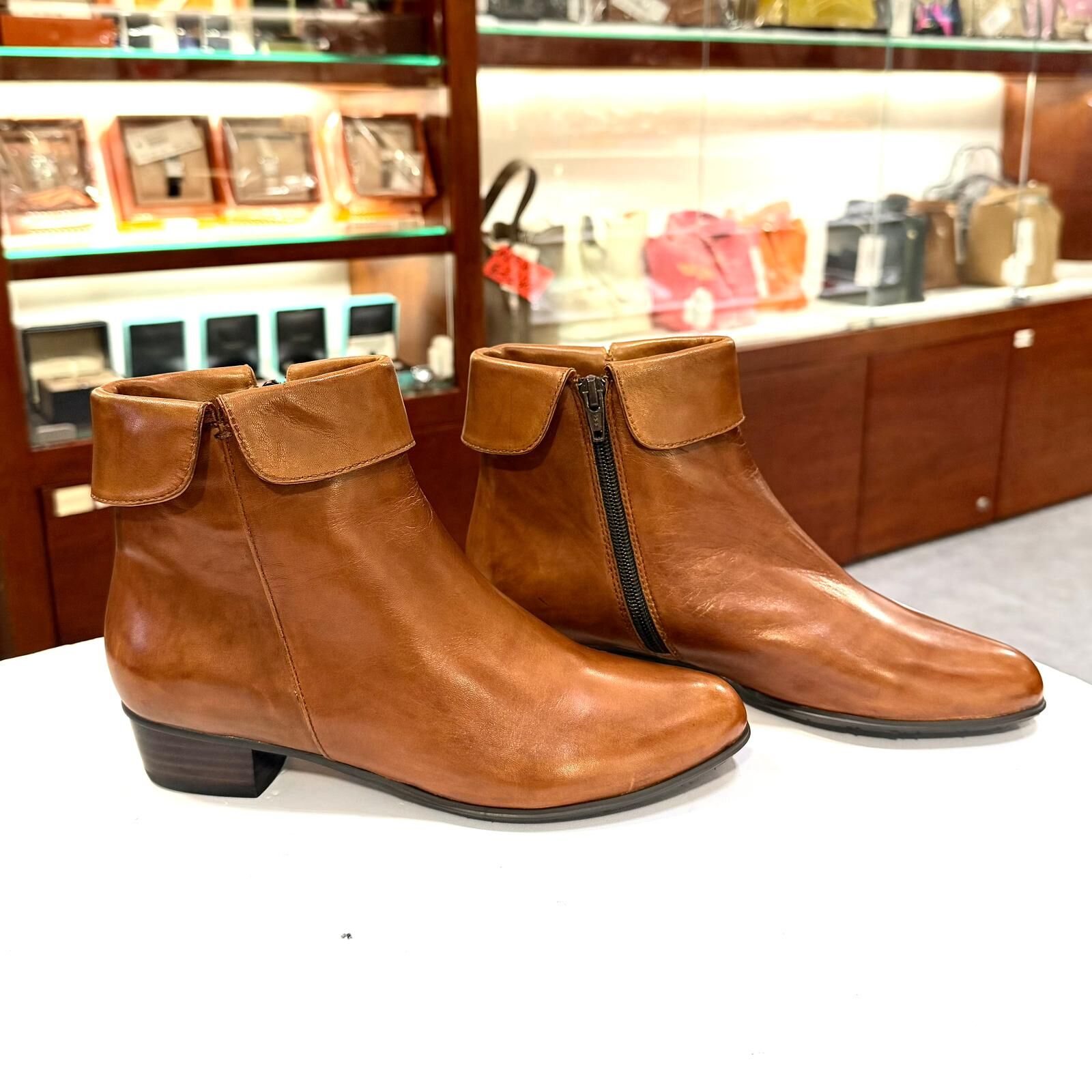 只有37碼~全球最抵!!! 全新EVERYBOBY BY BZ MODA BOOTS 啡色牛皮短靴 #BRAND NEW #香榭站正品