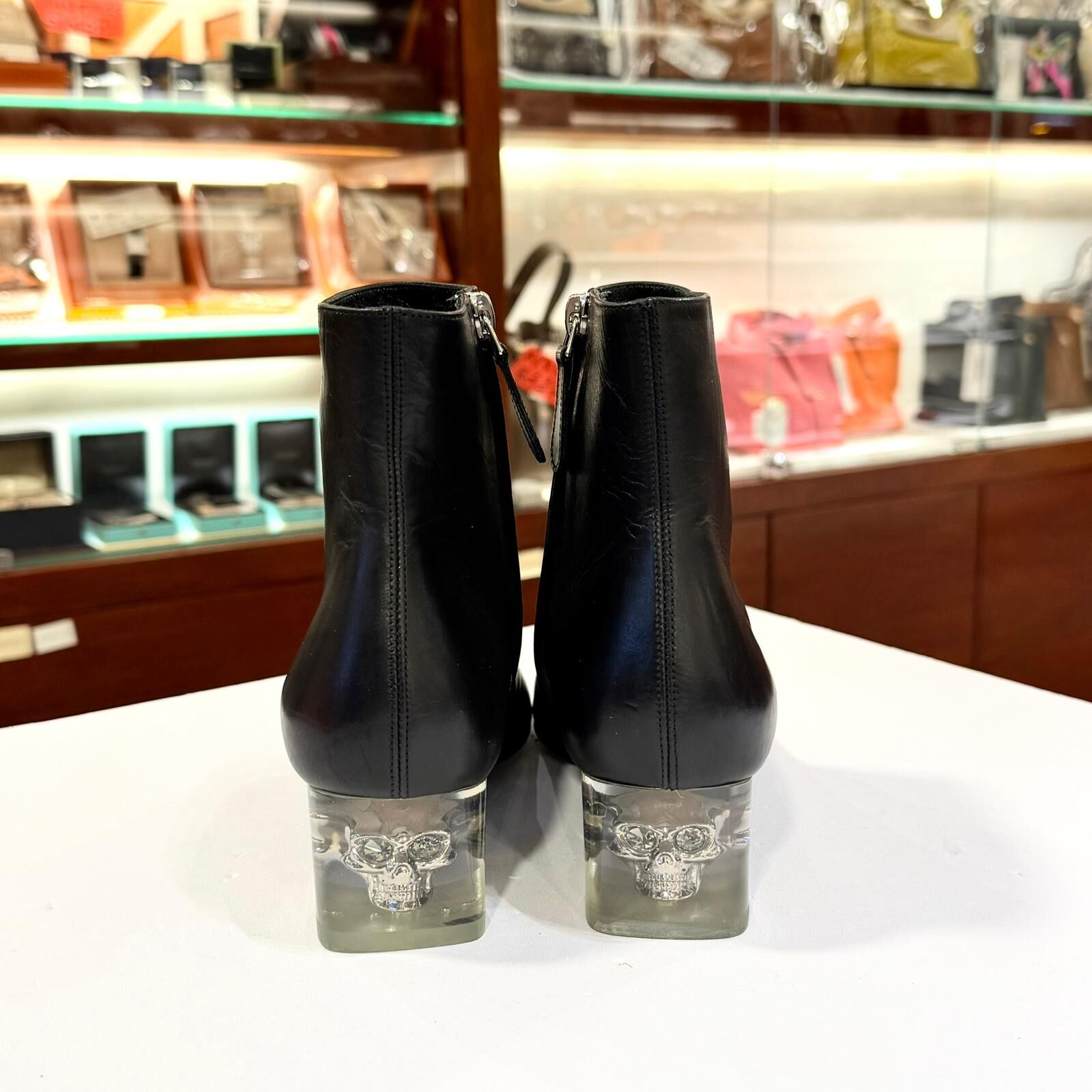 只有36.5碼~全球最抵!!! 全新Alexander McQueen BOOTS, 黑色牛皮,水晶骷髏頭鞋跟,麥昆短靴 #BRAND NEW #香榭站正品