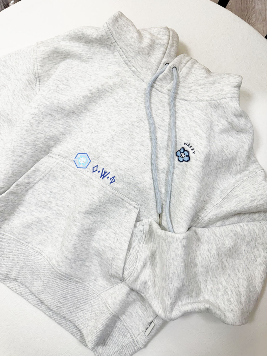 【OWN】Wacky Willy 連帽 上衣 長袖 帽TEE 花花 刺繡 短版 女版 淺灰