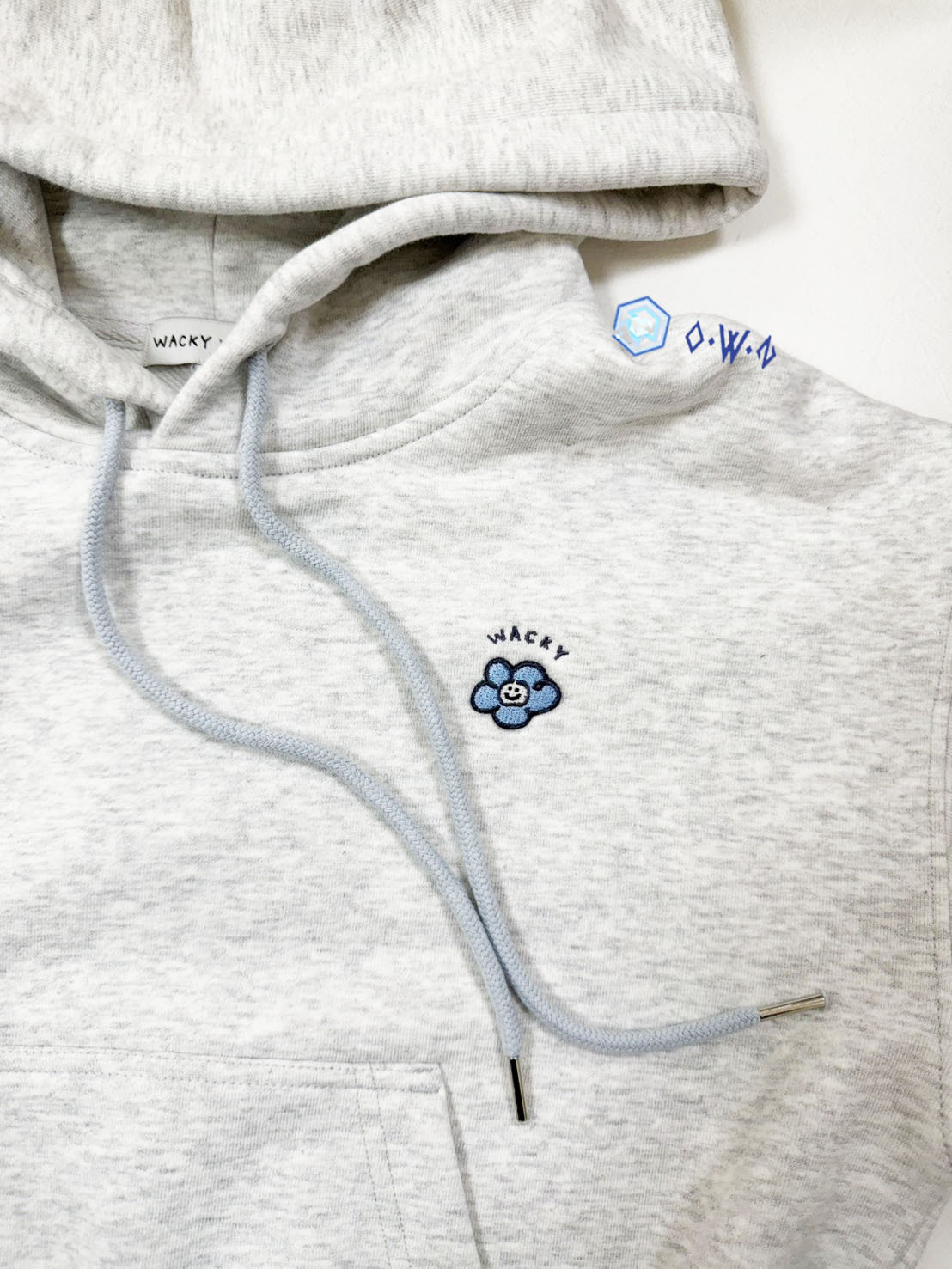 【OWN】Wacky Willy 連帽 上衣 長袖 帽TEE 花花 刺繡 短版 女版 淺灰