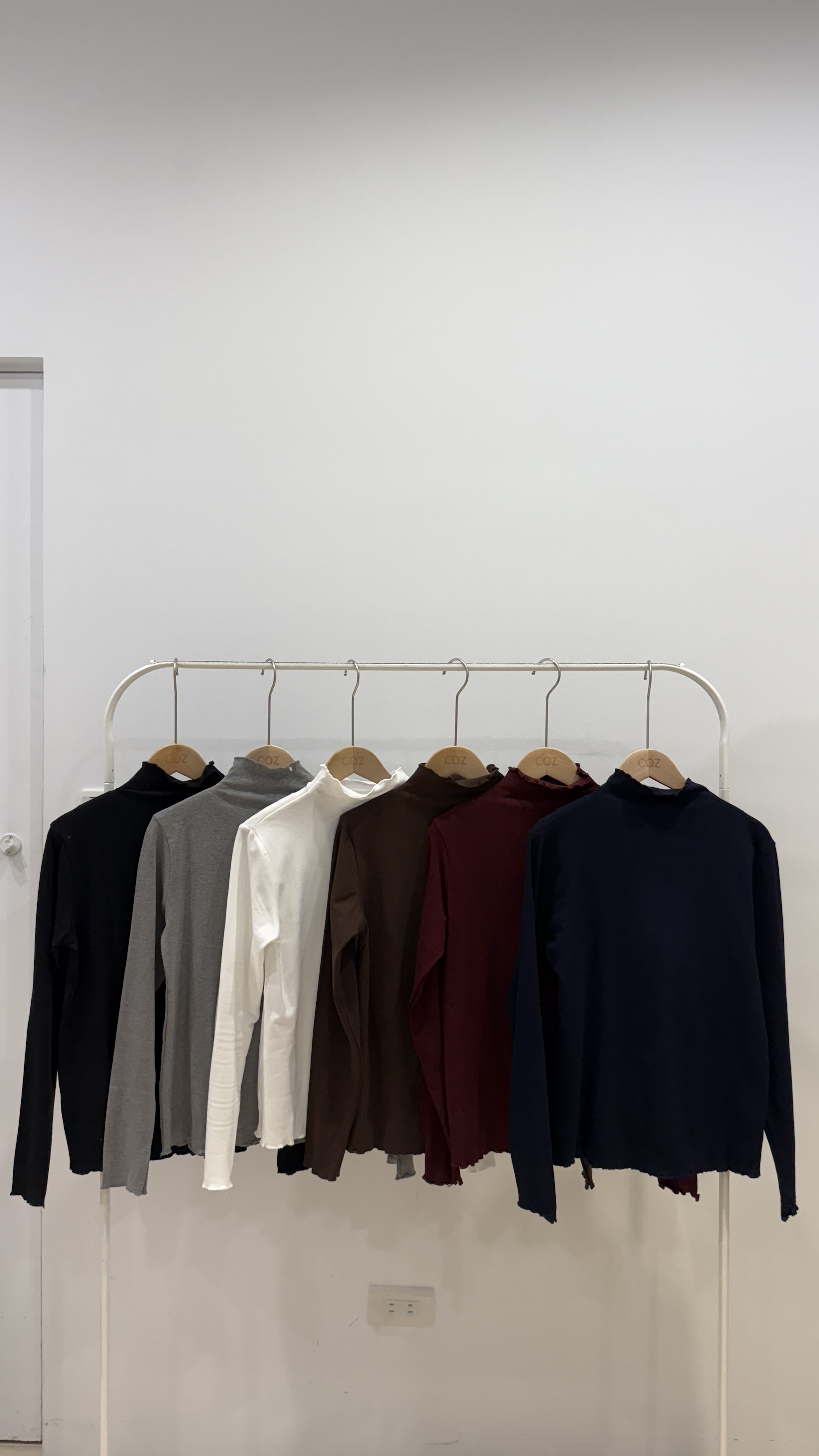 (現貨) 超彈超好穿！小花捲捲捲邊高領內刷毛打底上衣 _9823