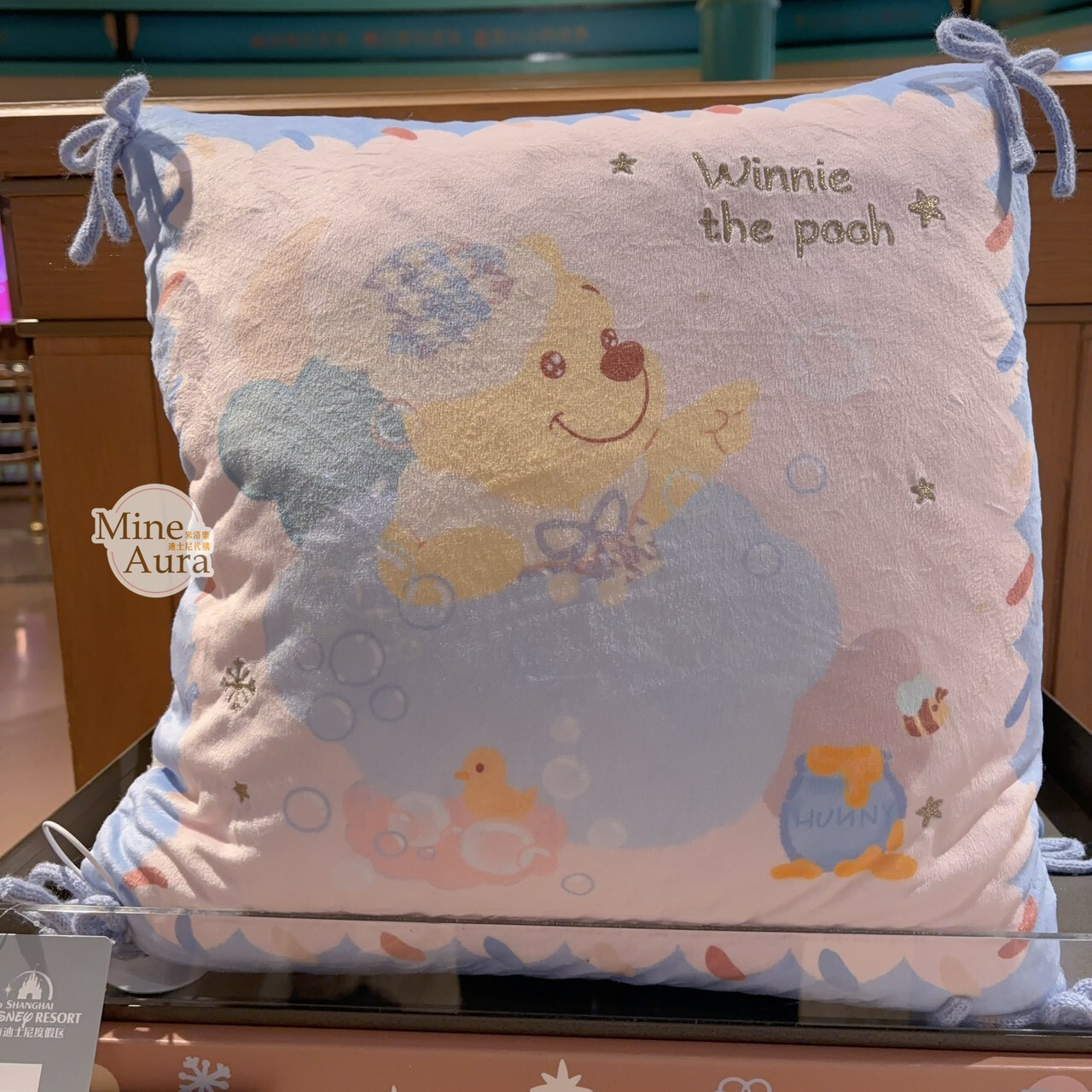 2025 小熊維尼和朋友們 居家系列 小熊維尼 Winnie the Pooh 圖案 二合一 抱枕 毛毯 毯子 -上海迪士尼樂園