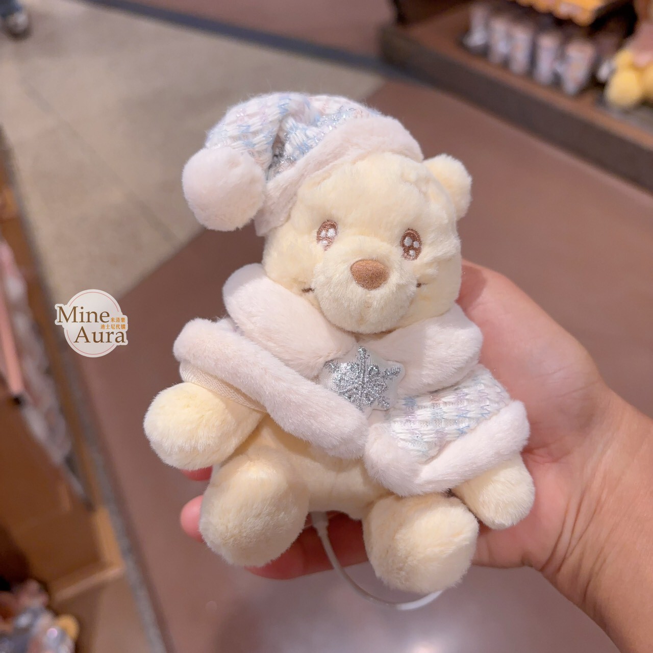 2025 小熊維尼和朋友們 居家系列 小熊維尼 Winnie the Pooh 絨毛 鑰匙圈 吊飾 -上海迪士尼樂園