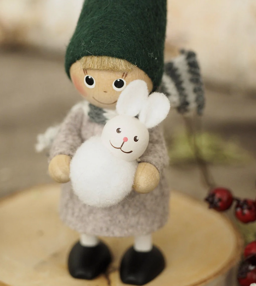 聖誕手抱兔子小男孩