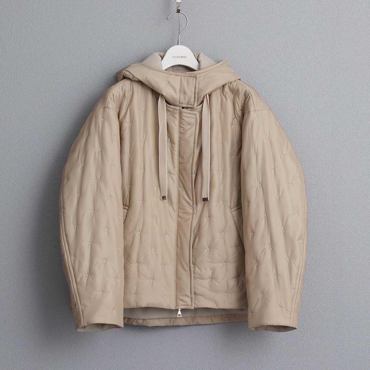 設計款星柄輕羽絨外套（卡其）