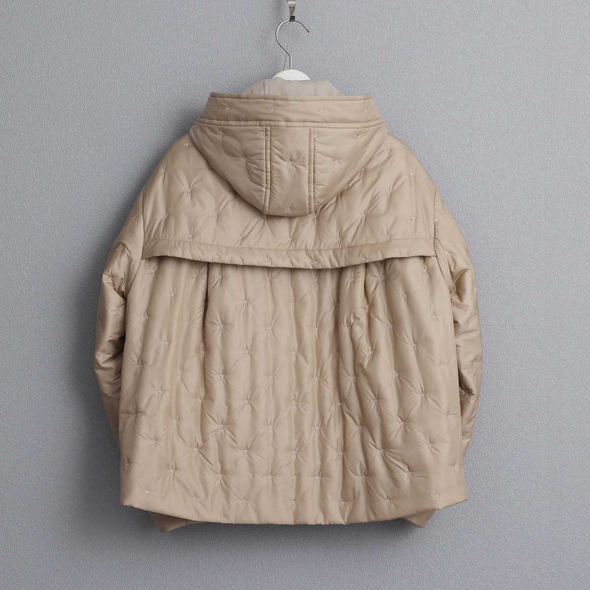 設計款星柄輕羽絨外套（卡其）
