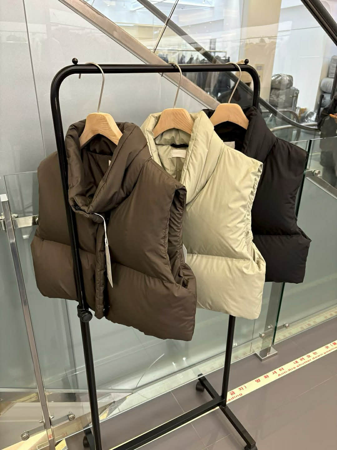 FN07 設計感立領90% 鵝絨背心