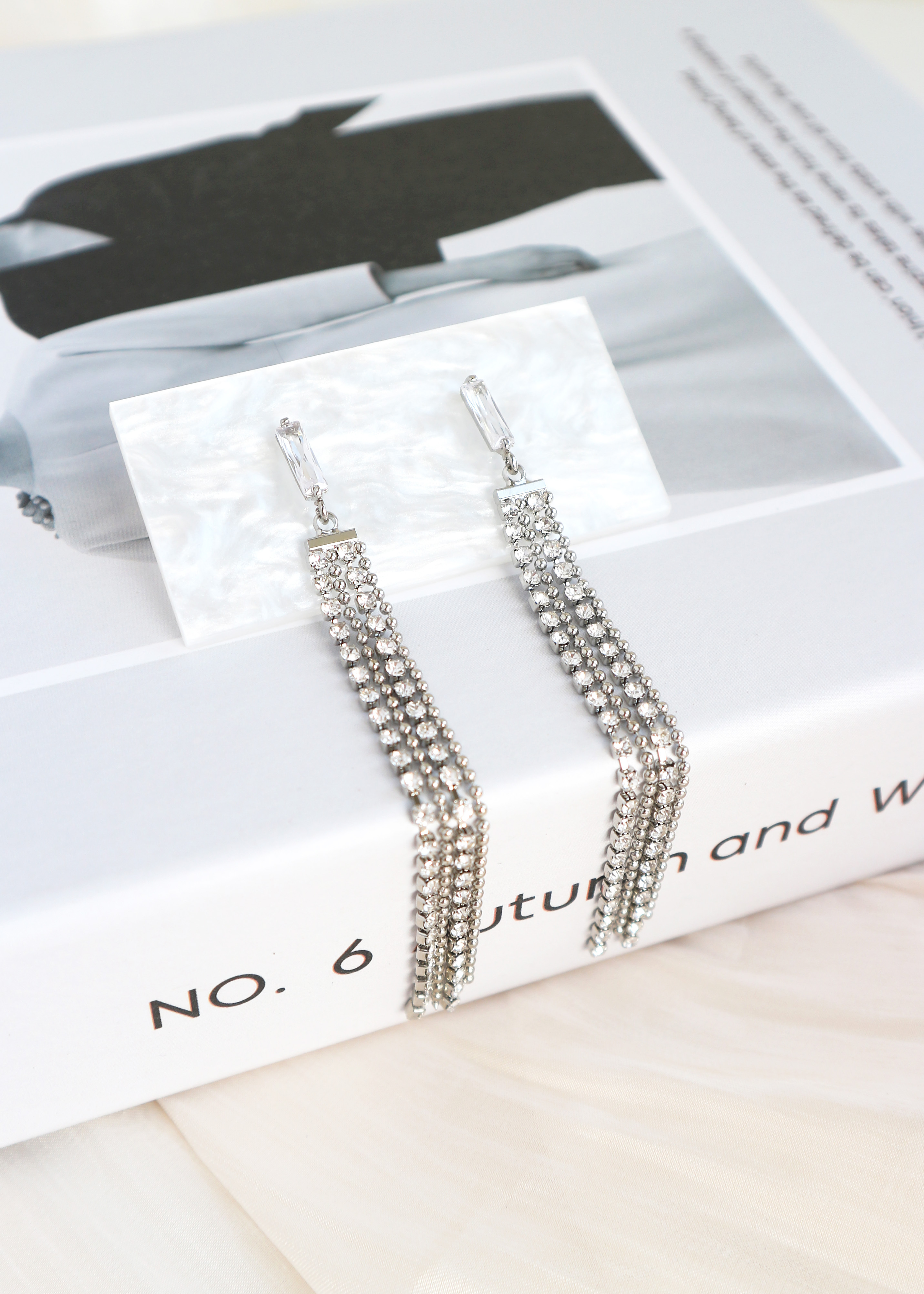 Metis 鋯石流蘇長耳環