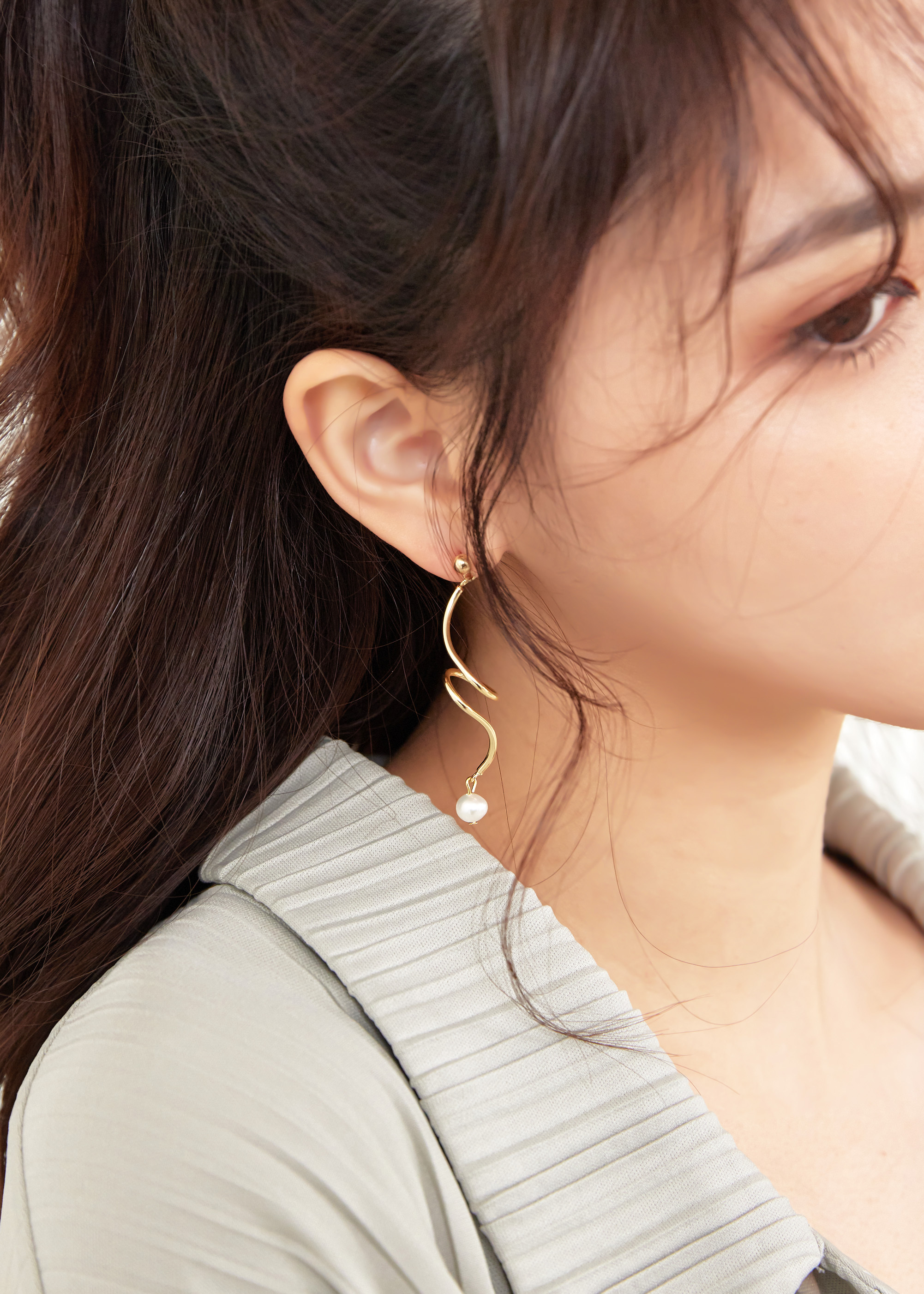 CURLY 珍珠耳環-金