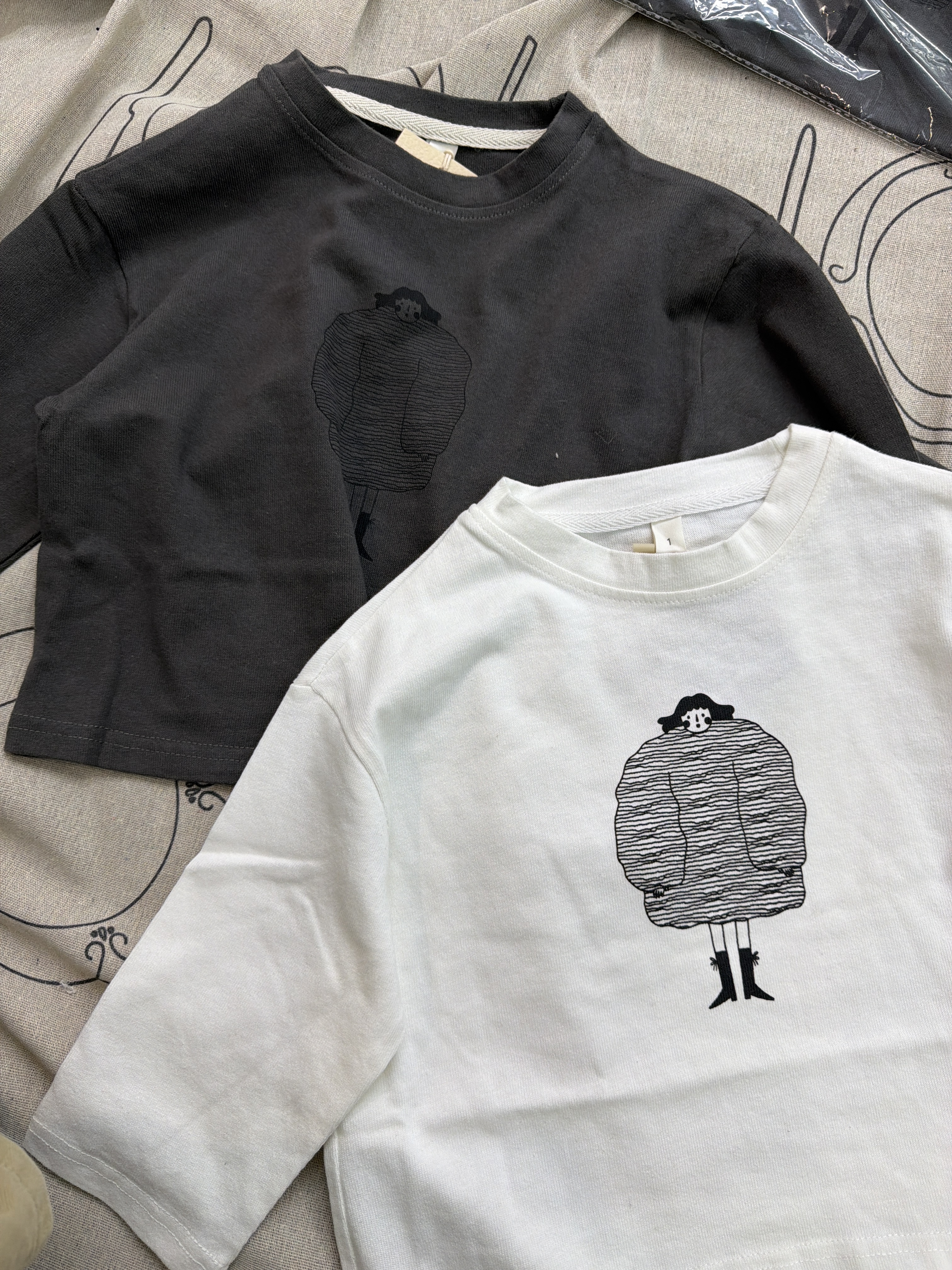 S00025嘟嘟女孩圖案上衣