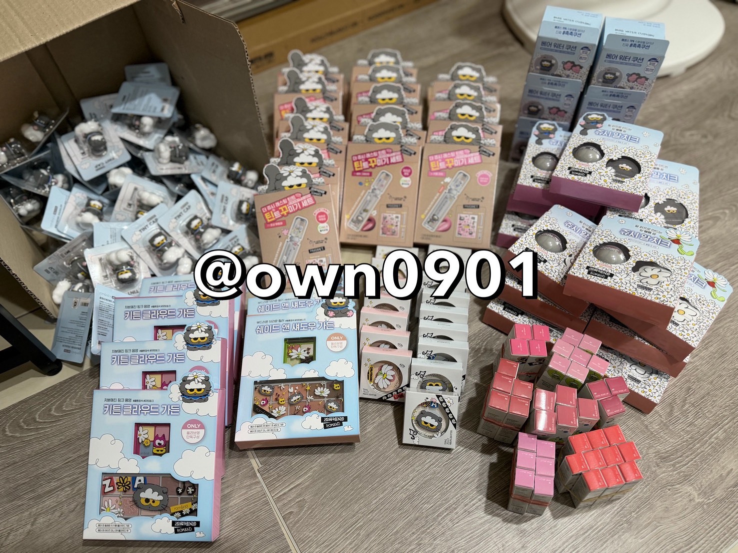 【OWN】Olive Young Romand X Zoa 彩妝 眼影 口紅 唇蜜 唇釉 腮紅球 高光 限量聯名 滿額贈品 雲朵鑰匙圈