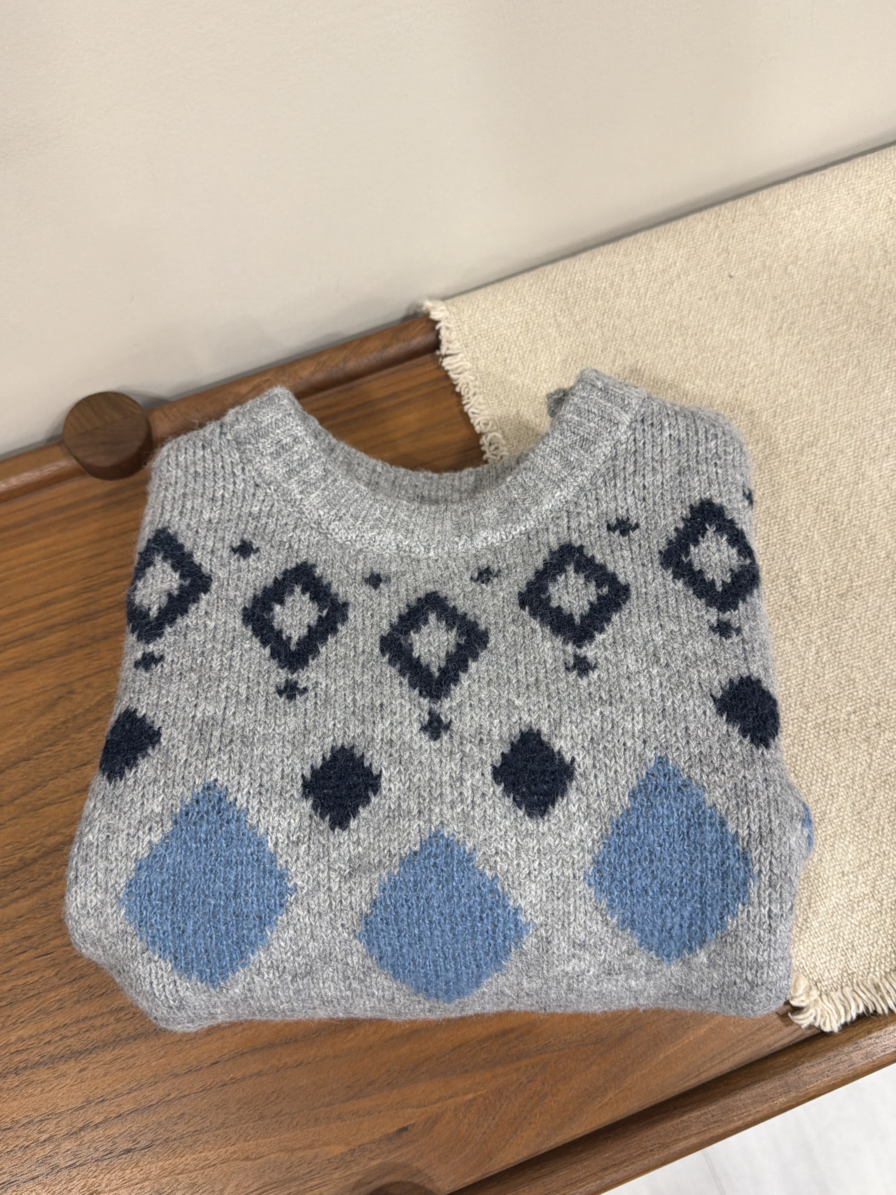 A03422 菱形圓領針織上衣