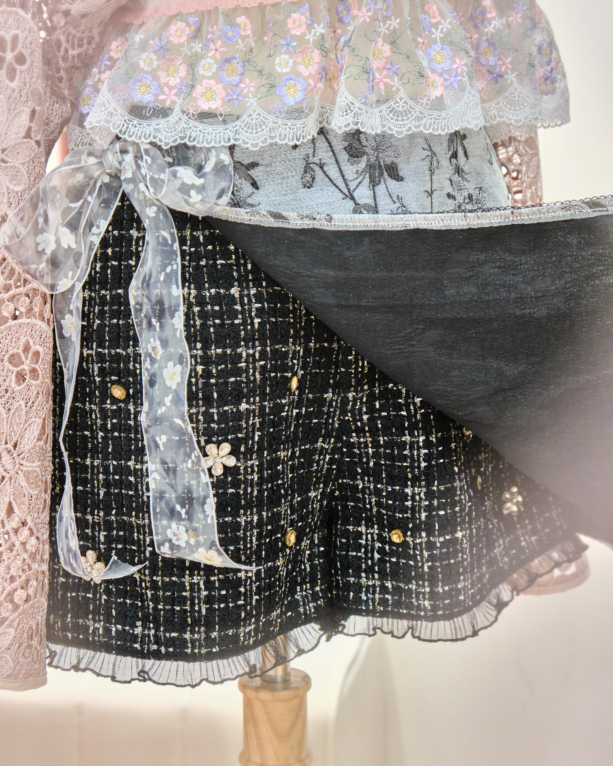 13130 Coquette Bow Lace-Trimmed Tweed Skort