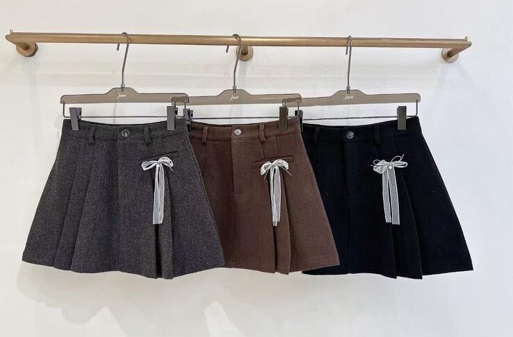 J71 韓國🇰🇷百摺短褲   M:腰28-30 HIP40 長15.5  /    L:腰28-31 HIP44 長16   原價 $329