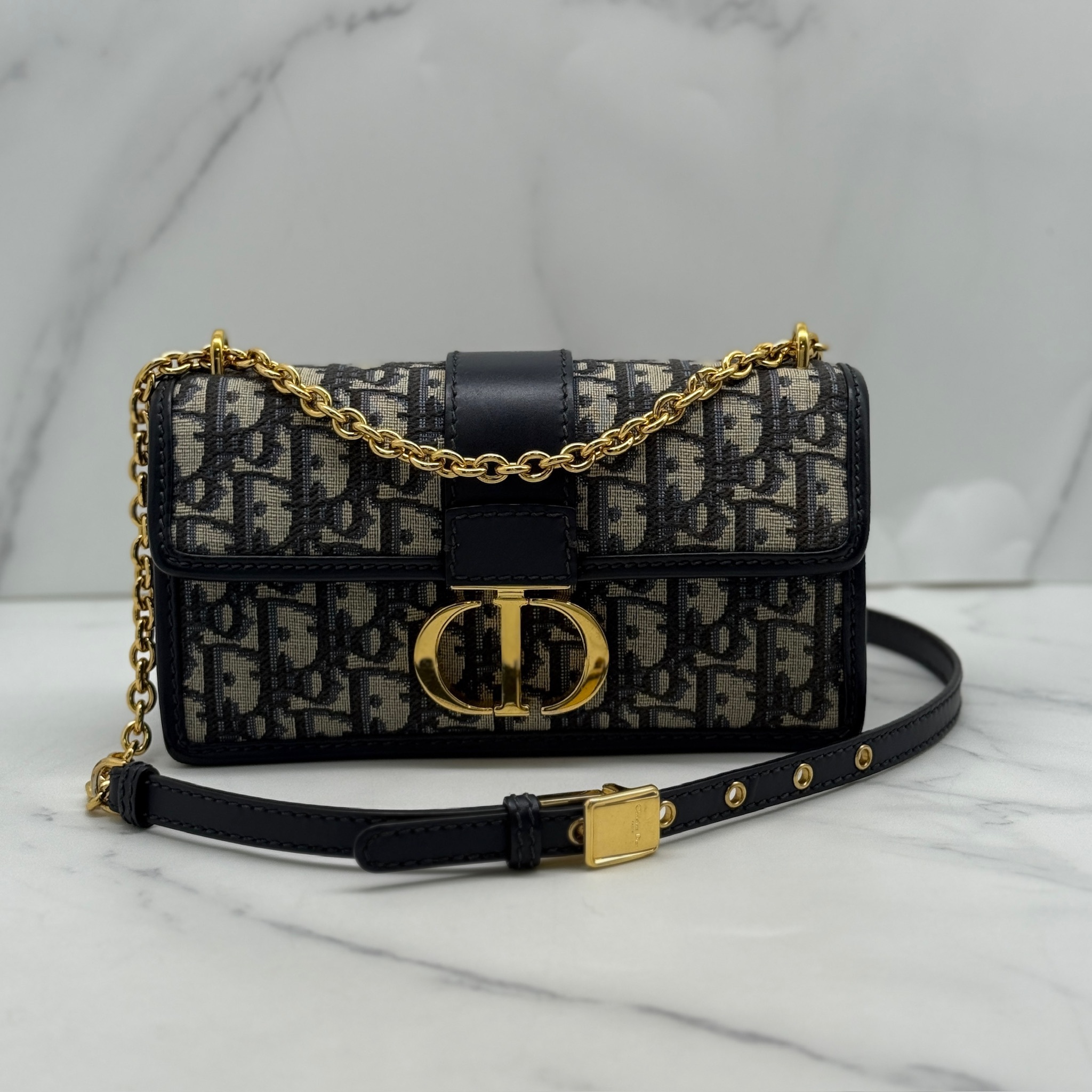 Dior Montaigne East-West