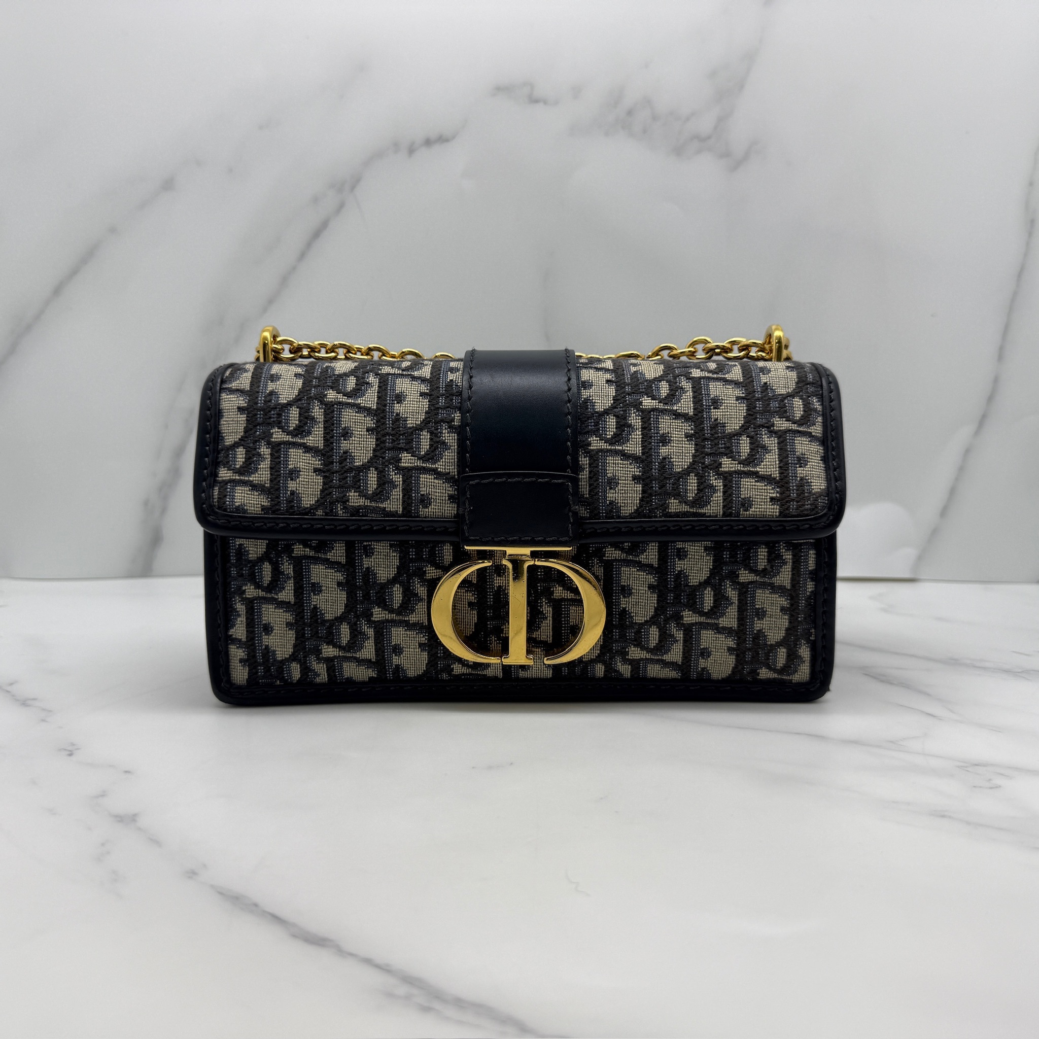 Dior Montaigne East-West