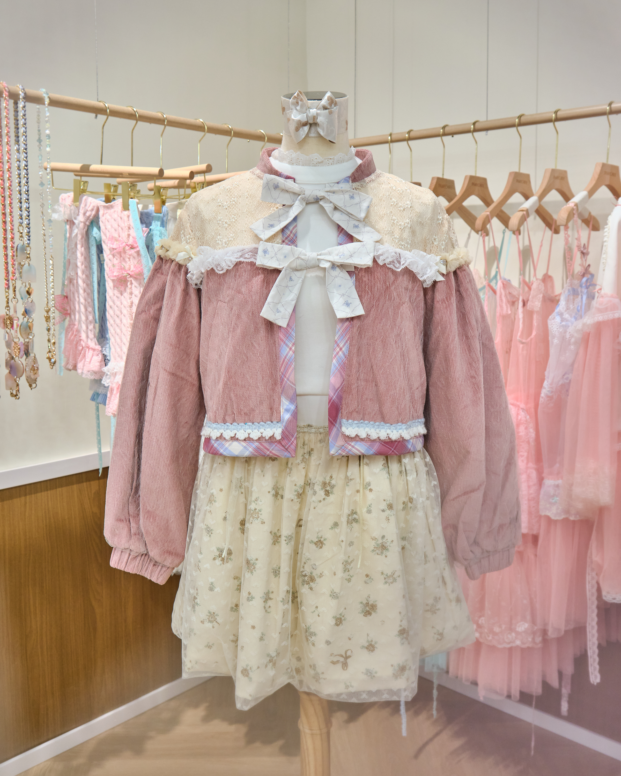 13100 Heartbeat Sakura Heart-Back Tweed Short Jacket